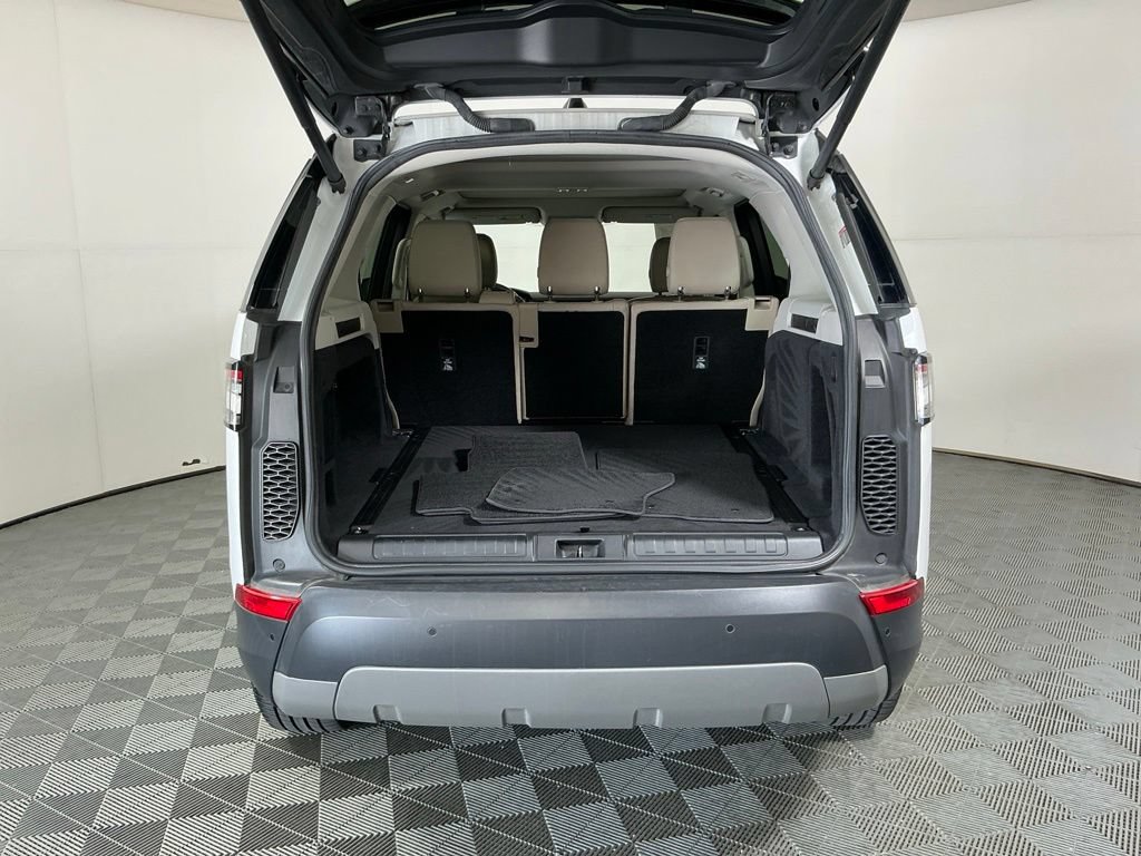 Used 2017 Land Rover Discovery SE AWD/4WD image 28