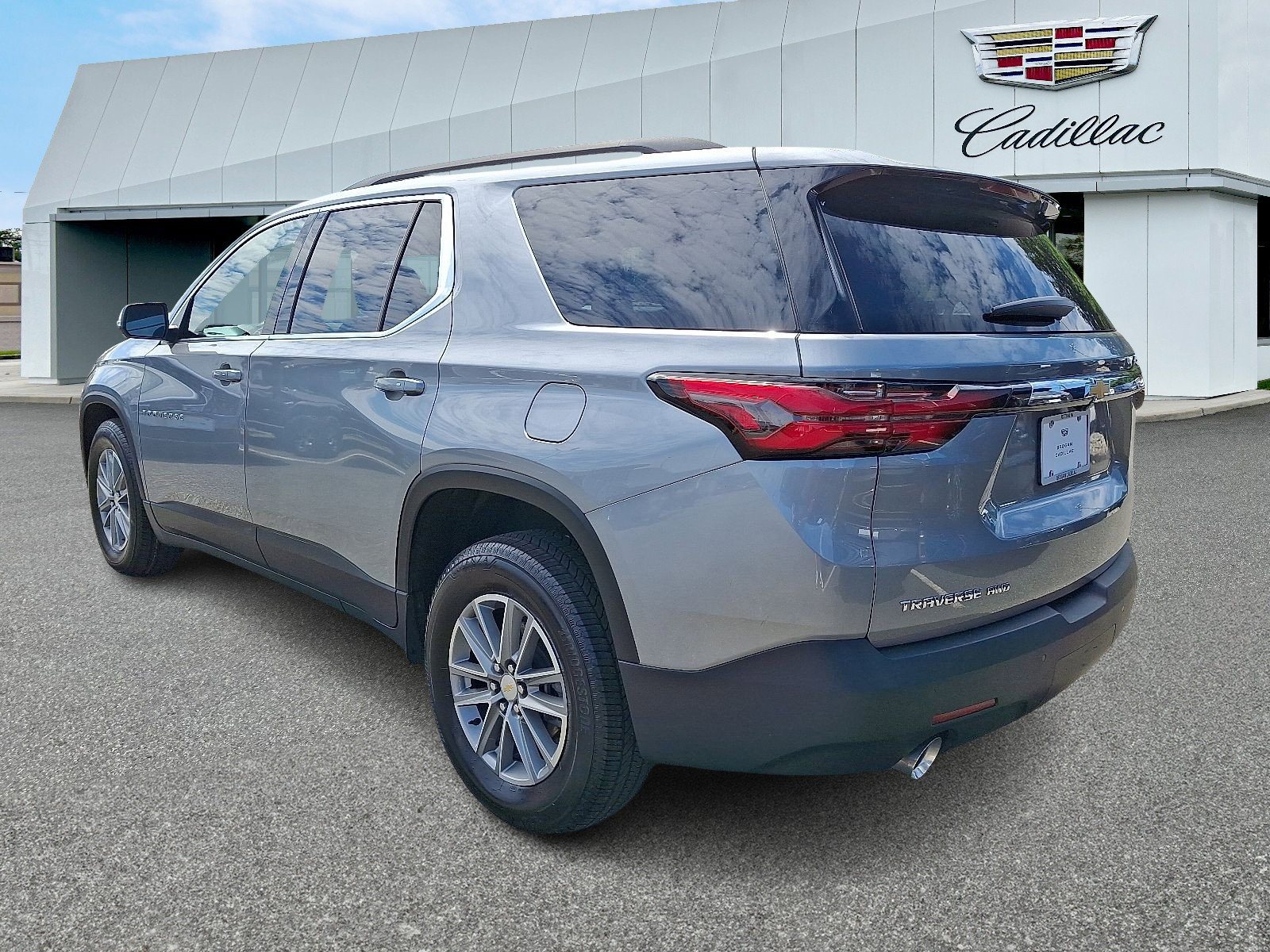 Used 2023 Chevrolet Traverse LT w/ LPO, Floor Liner Package image 4