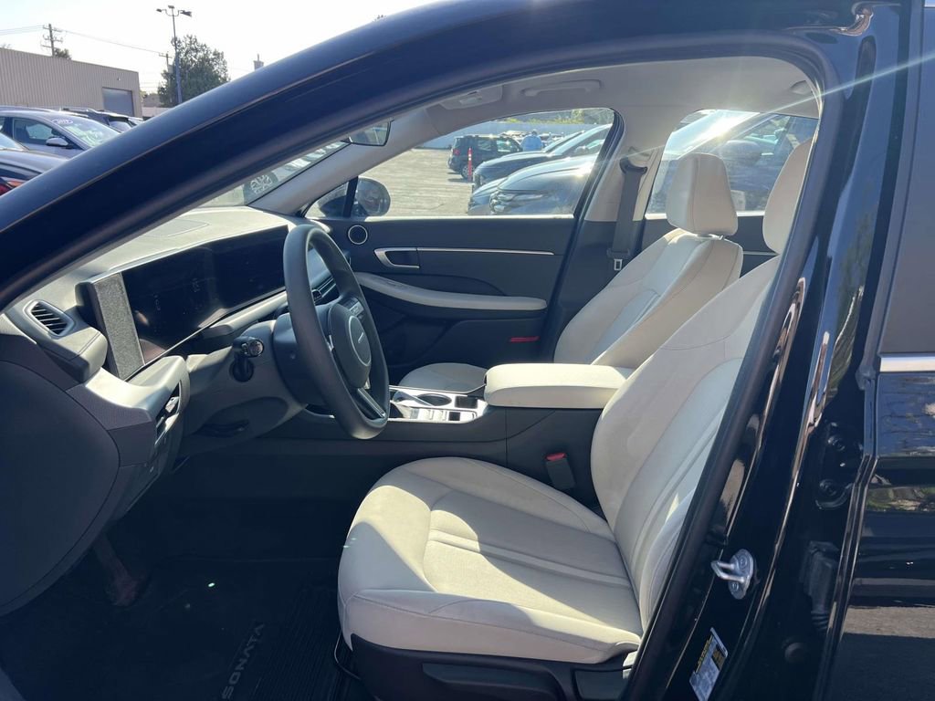 Certified 2025 Hyundai Sonata SE FWD image 11