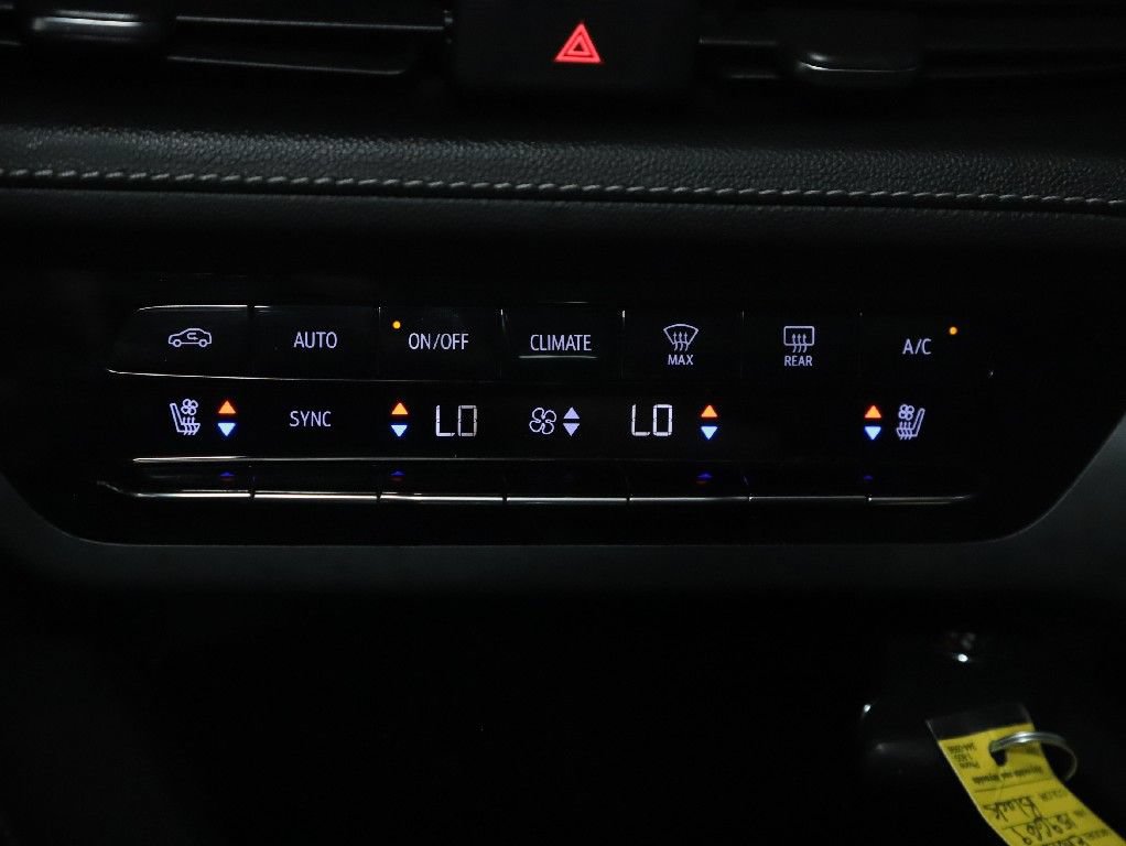 Used 2023 Buick Envision Avenir AWD/4WD image 27