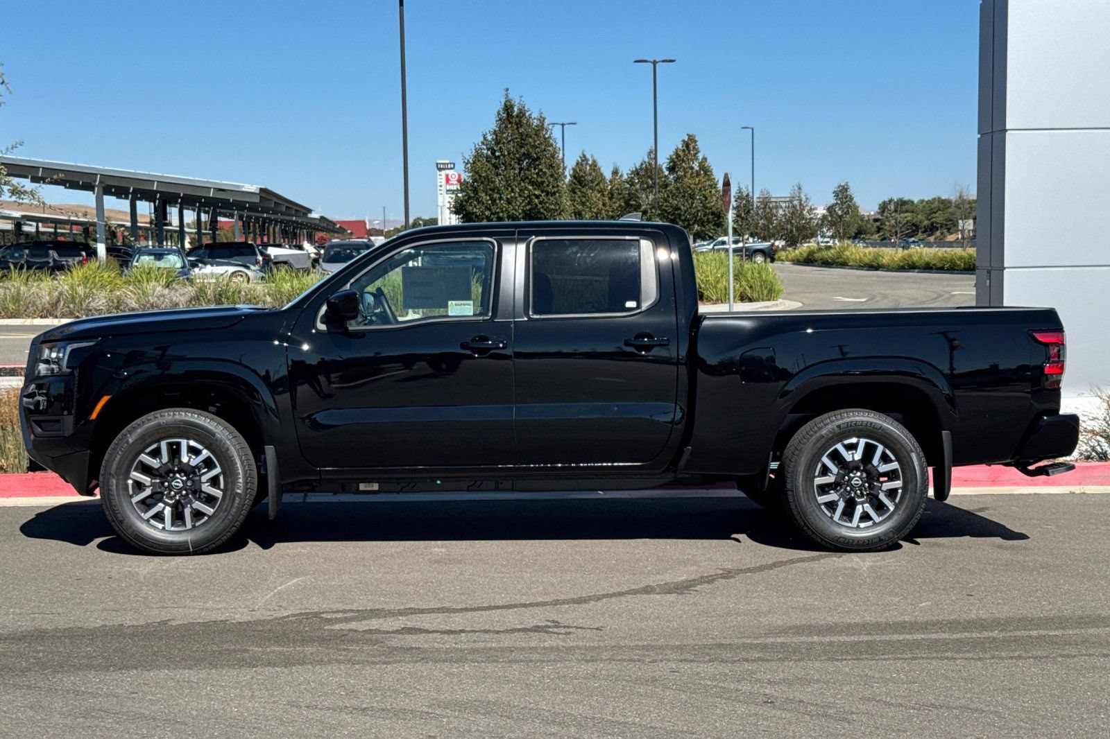 New 2026 Nissan Frontier SV w/ Tow Package AWD/4WD image 7