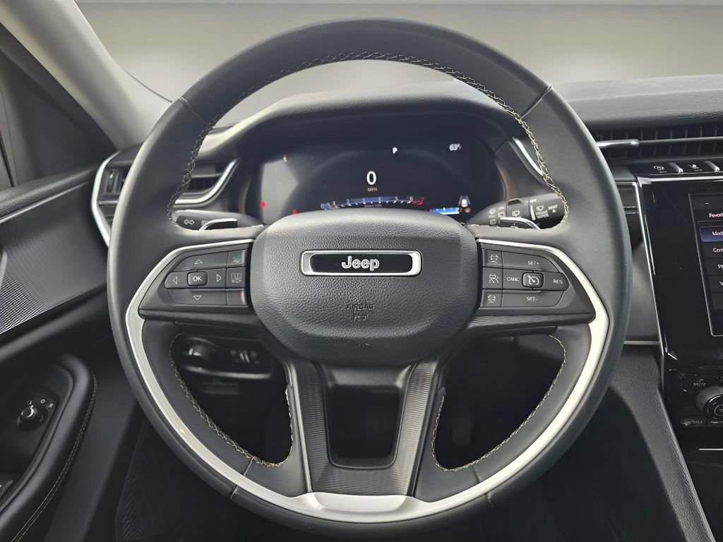 Used 2023 Jeep Grand Cherokee L Laredo image 28