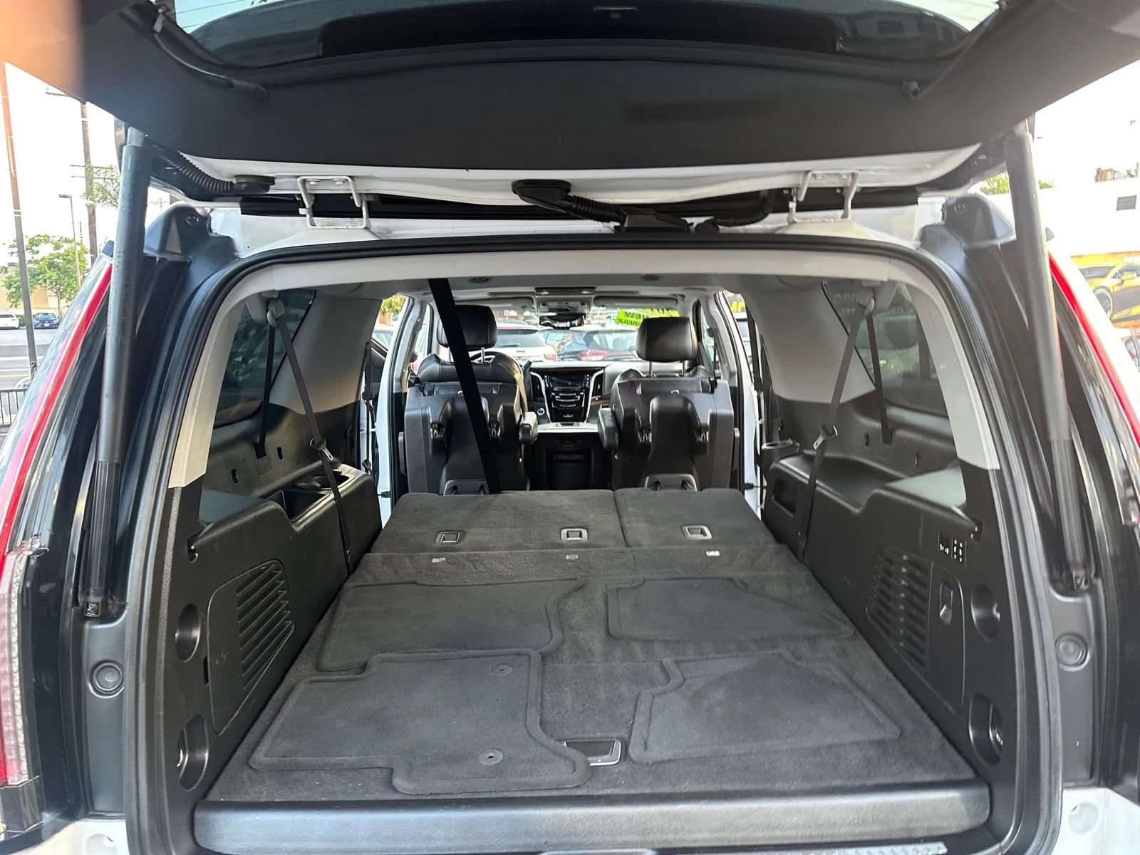 Used 2016 Cadillac Escalade ESV Premium RWD image 18