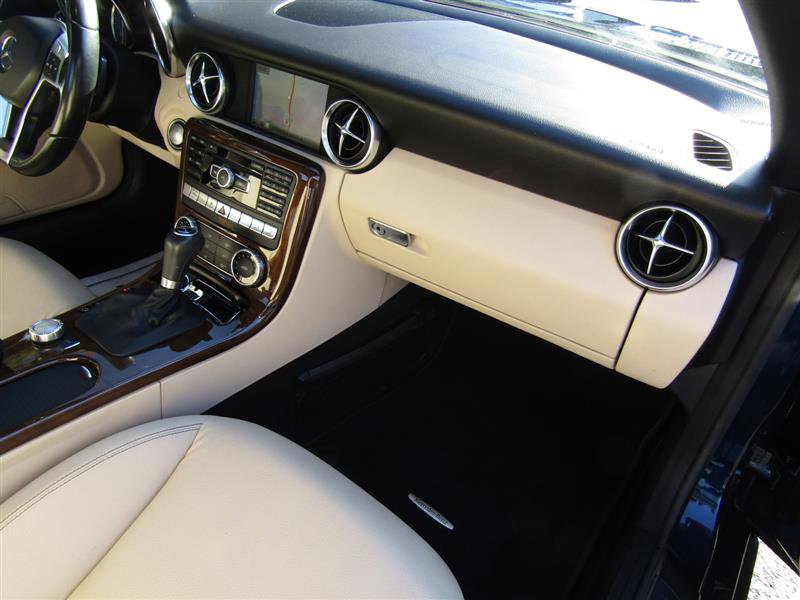 Used 2015 Mercedes-Benz SLK 250 image 28