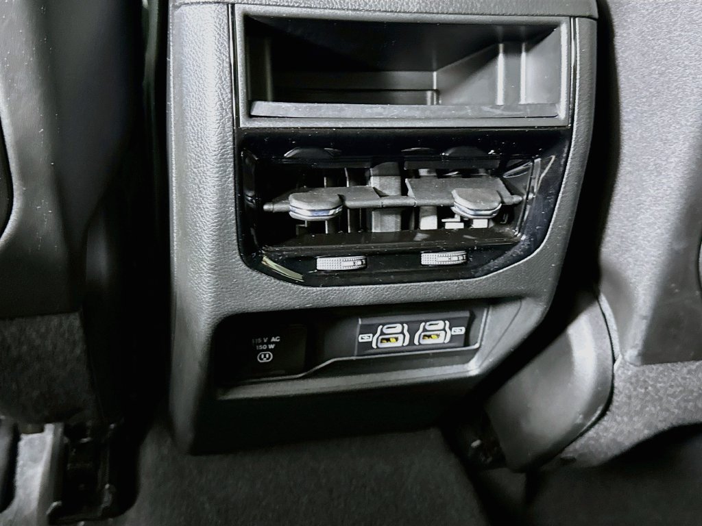 Used 2025 Jeep Grand Cherokee Altitude AWD/4WD image 27