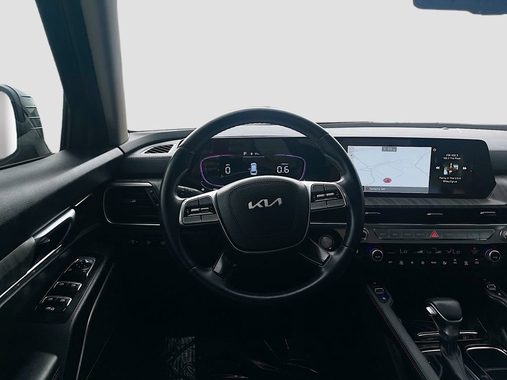 Used 2024 Kia Telluride EX w/ EX Captain's Chair Package image 24