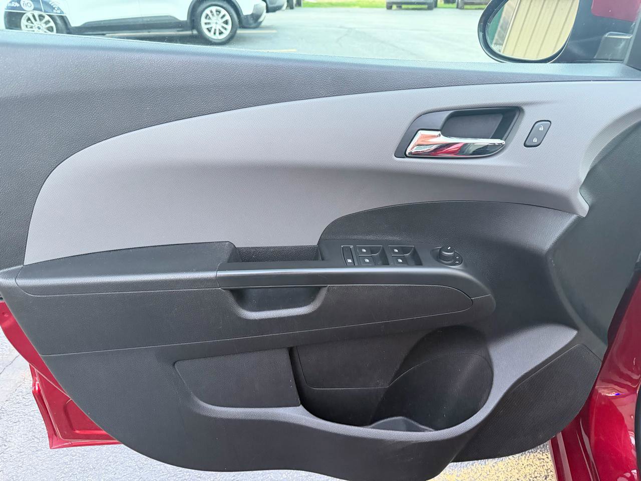Used 2018 Chevrolet Sonic LT w/ Convenience Package image 16