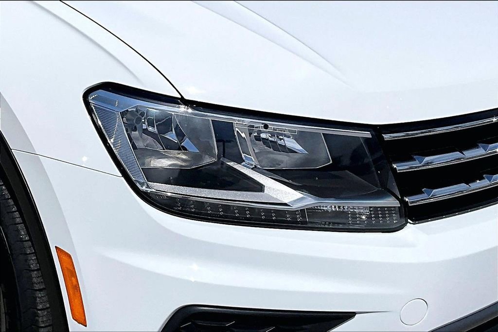 Used 2019 Volkswagen Tiguan SE w/ Panoramic Sunroof Package image 12