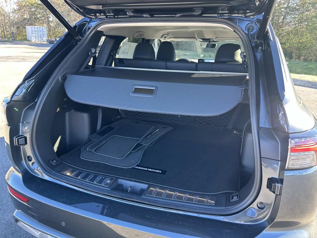 New 2025 Mitsubishi Outlander SE image 11