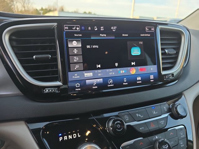 Used 2024 Chrysler Pacifica Touring-L FWD image 20
