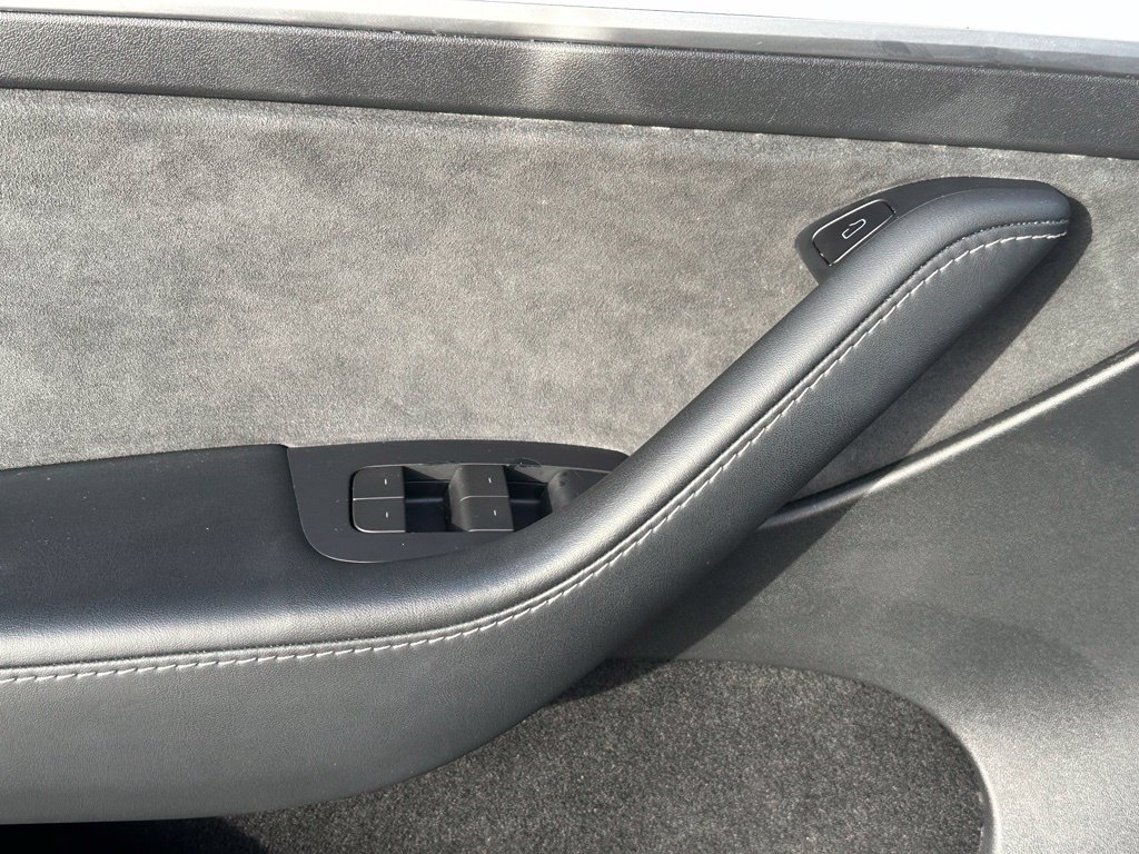 Used 2023 Tesla Model Y Performance AWD/4WD image 28