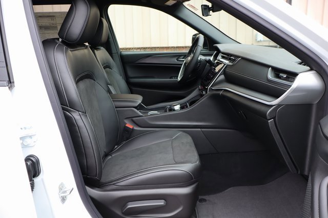 New 2025 Jeep Grand Cherokee Altitude image 41