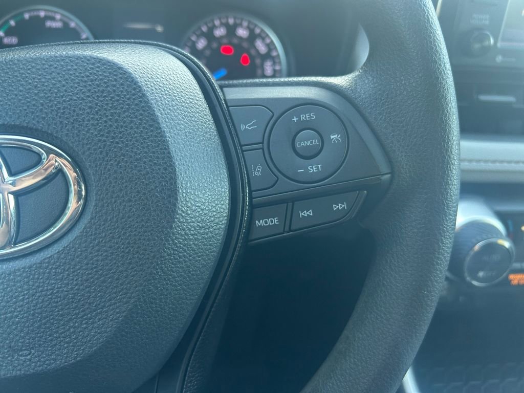 Used 2022 Toyota RAV4 XLE image 18