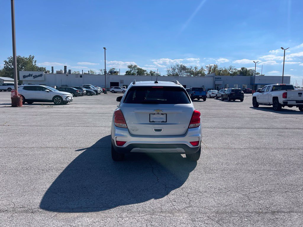 Used 2019 Chevrolet Trax LT FWD image 4