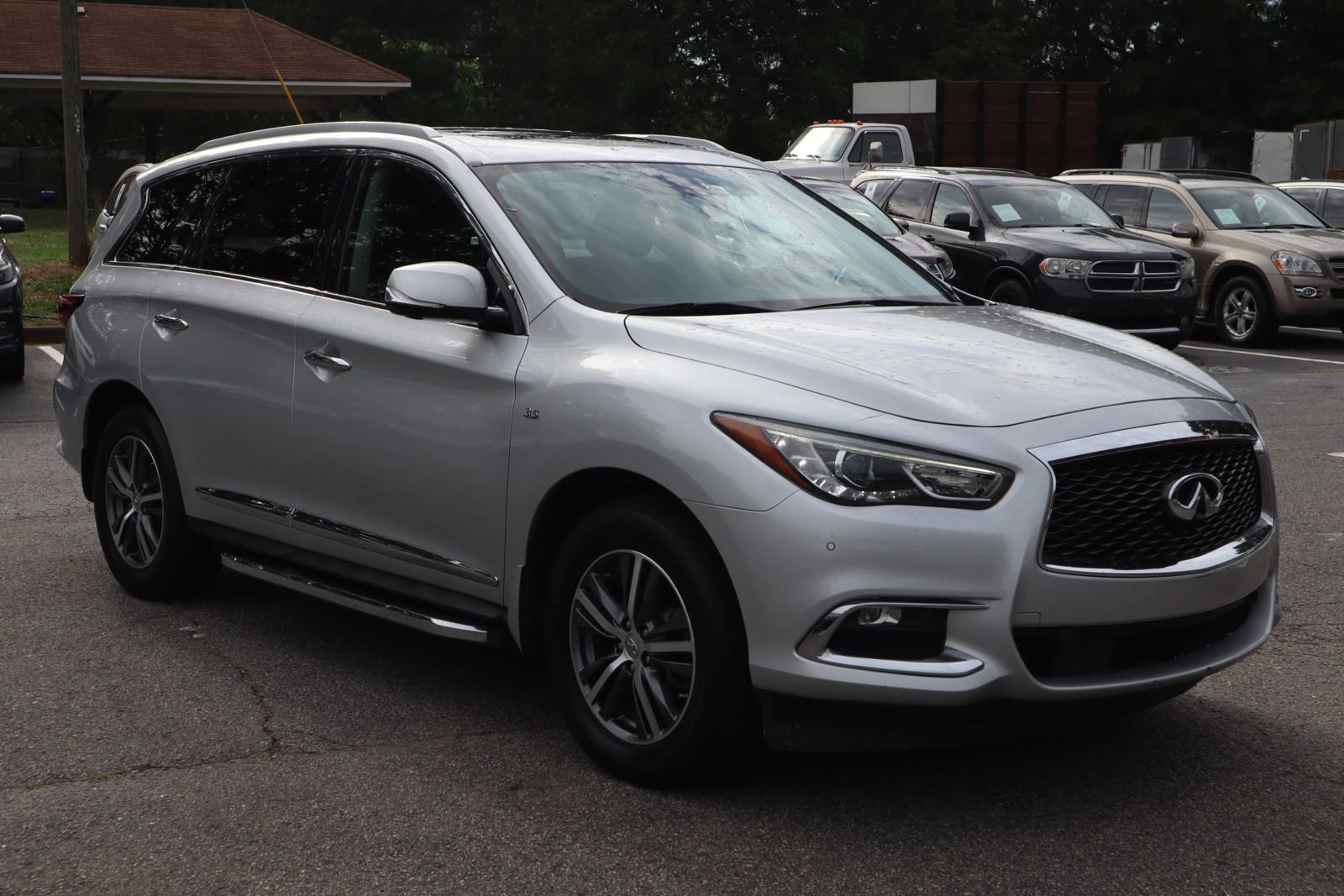 Used 2017 INFINITI QX60 FWD w/ Premium Plus Package image 3