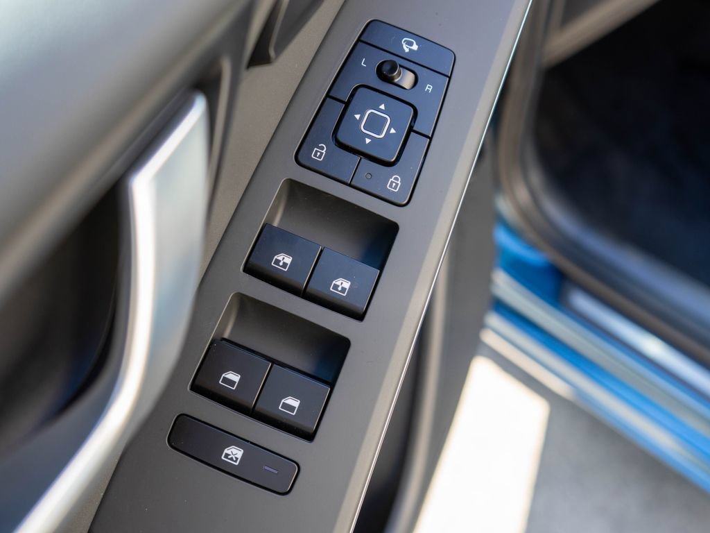 New 2026 Kia Niro SX Touring FWD image 17