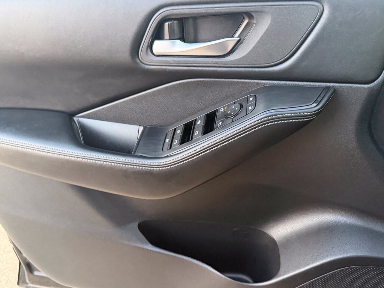 Certified 2025 Nissan Rogue SV FWD image 26