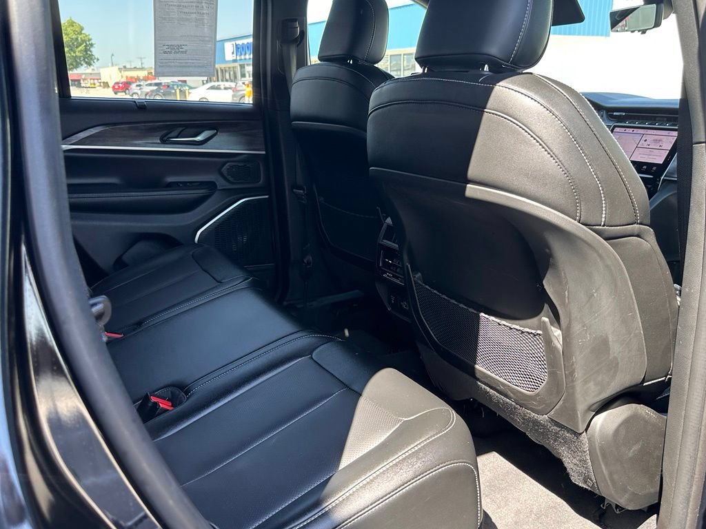 Used 2024 Jeep Grand Cherokee Limited w/ Luxury Tech Group II AWD/4WD image 21