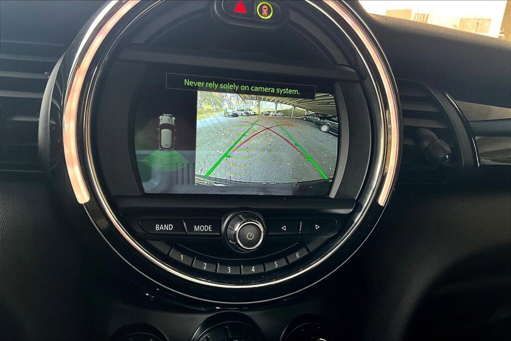 Used 2021 MINI Cooper 2-Door Hardtop image 9