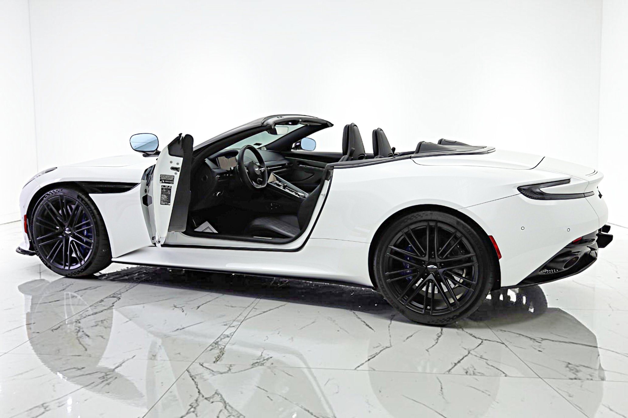 Used 2024 Aston Martin DB12 Convertible RWD image 5