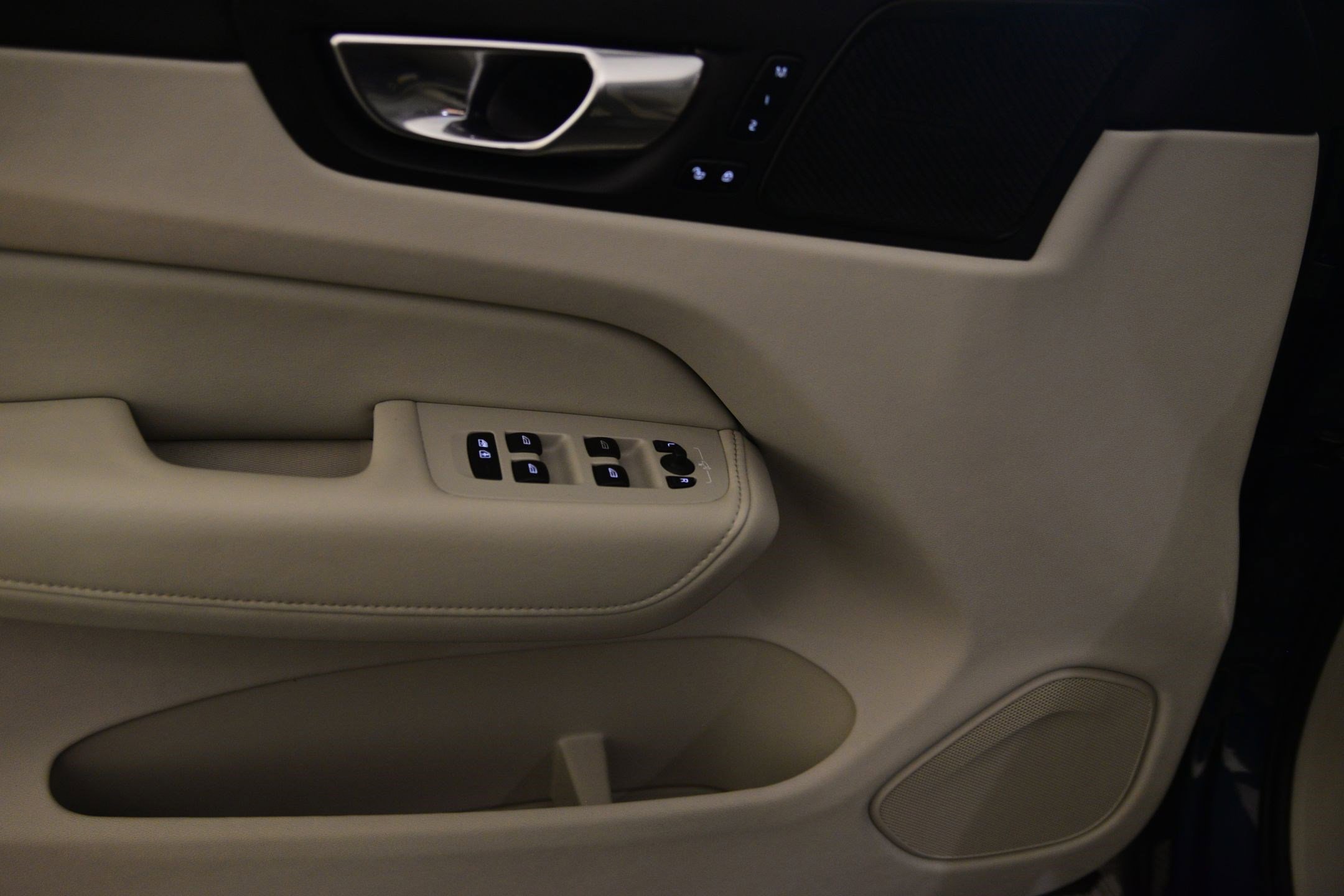 Used 2023 Volvo XC60 B5 Ultimate w/ Climate Package image 26