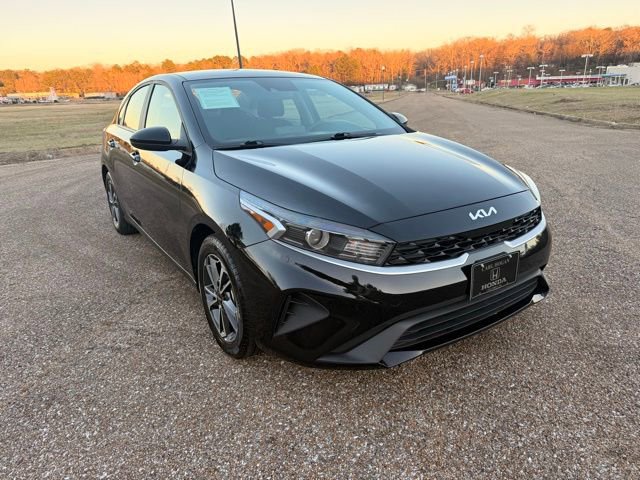 Used 2024 Kia Forte LXS image 2