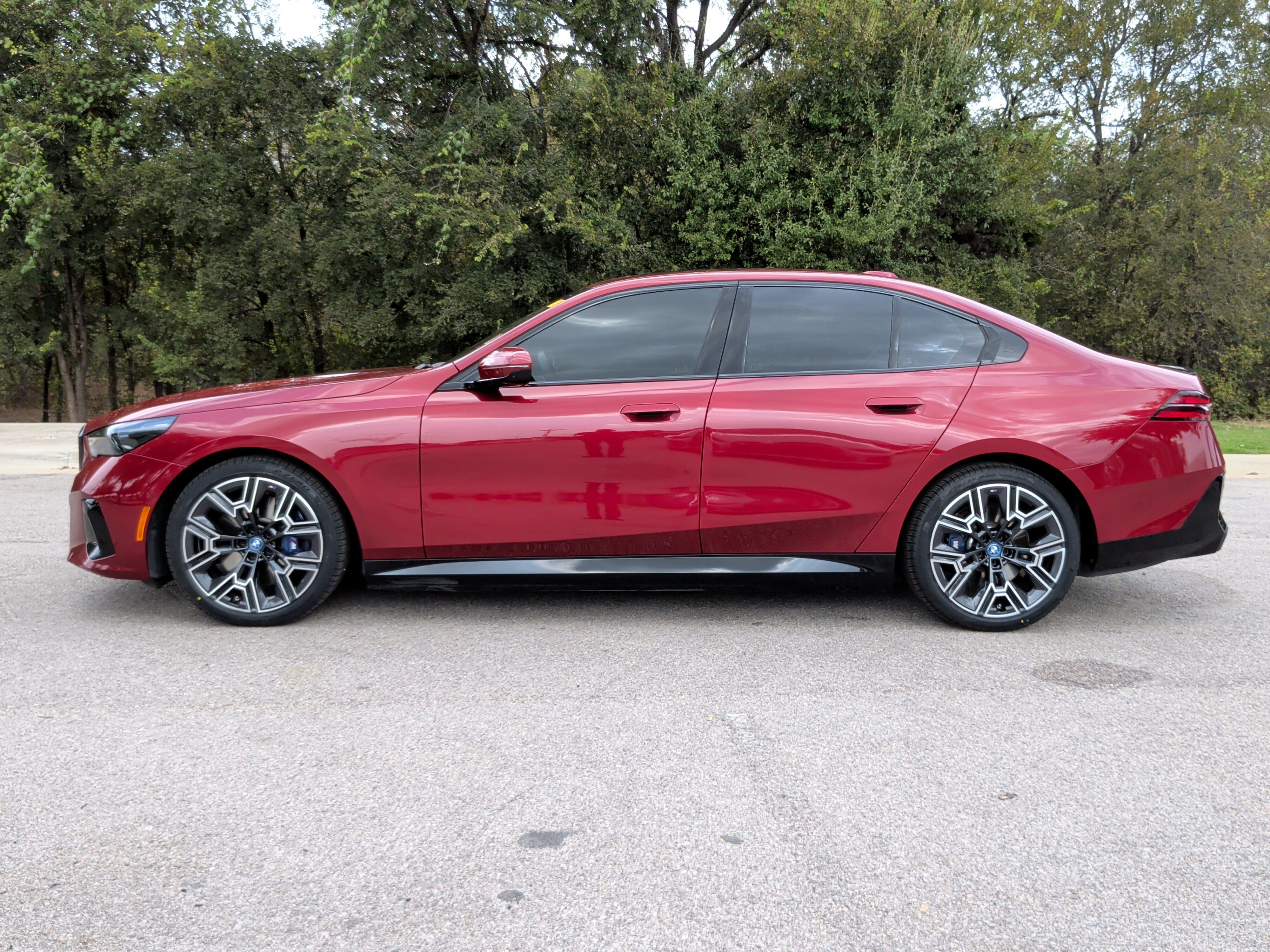 Used 2024 BMW i5 eDrive40i w/ M Sport Package RWD image 10