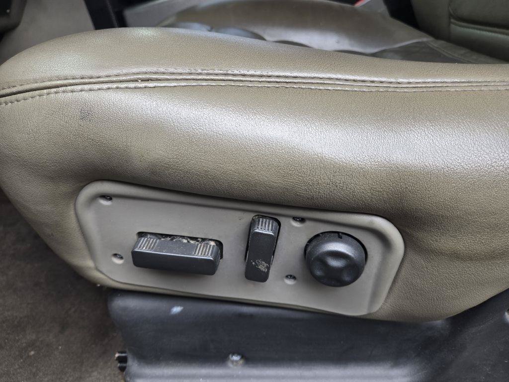 Used 2003 HUMMER H2 w/ Preferred Equipment Group AWD/4WD image 31