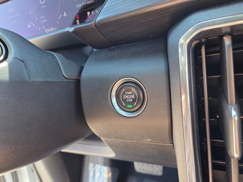 Used 2025 GMC Acadia Elevation image 29