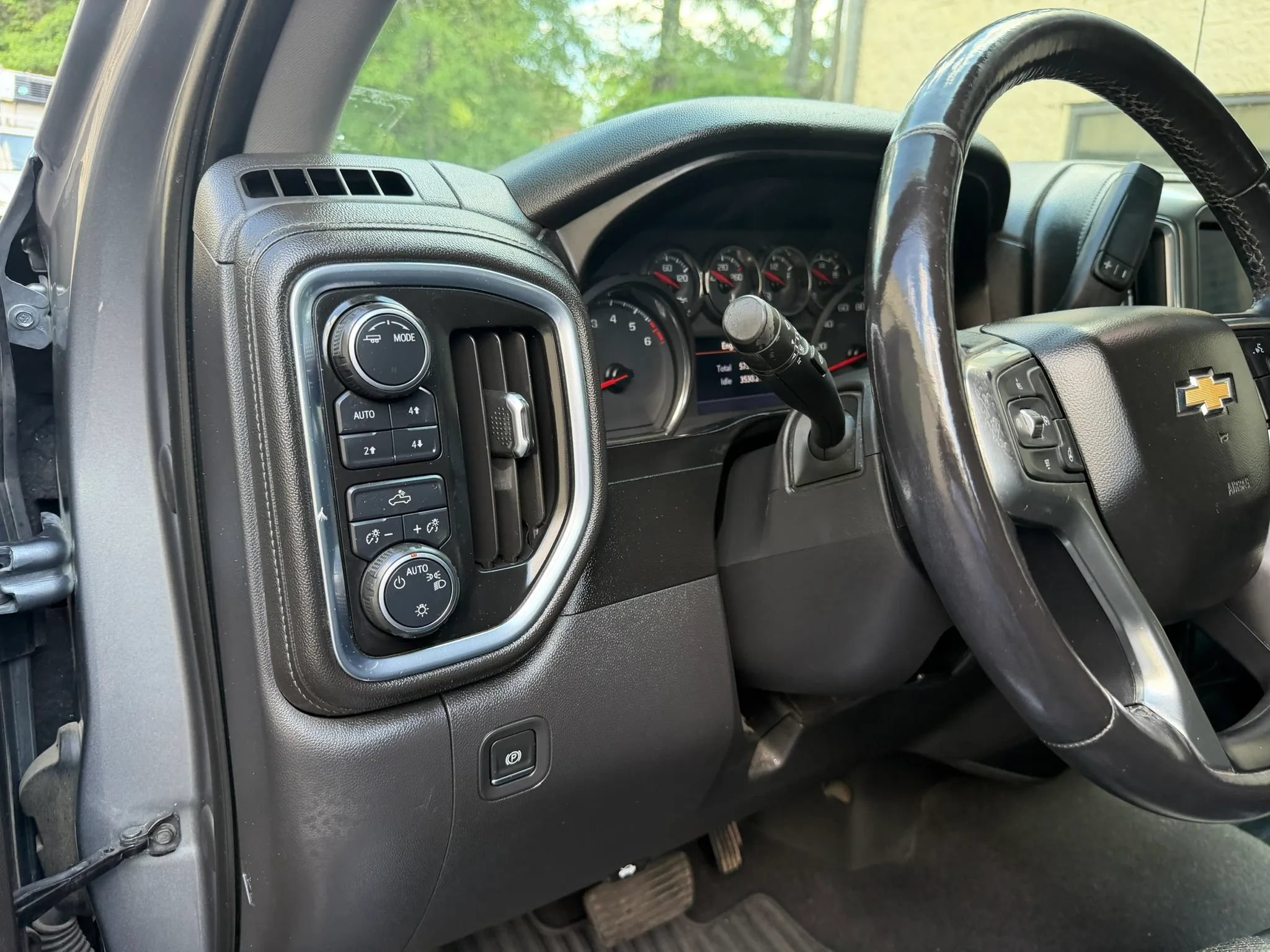 Used 2020 Chevrolet Silverado 1500 LT w/ Texas Edition AWD/4WD image 29