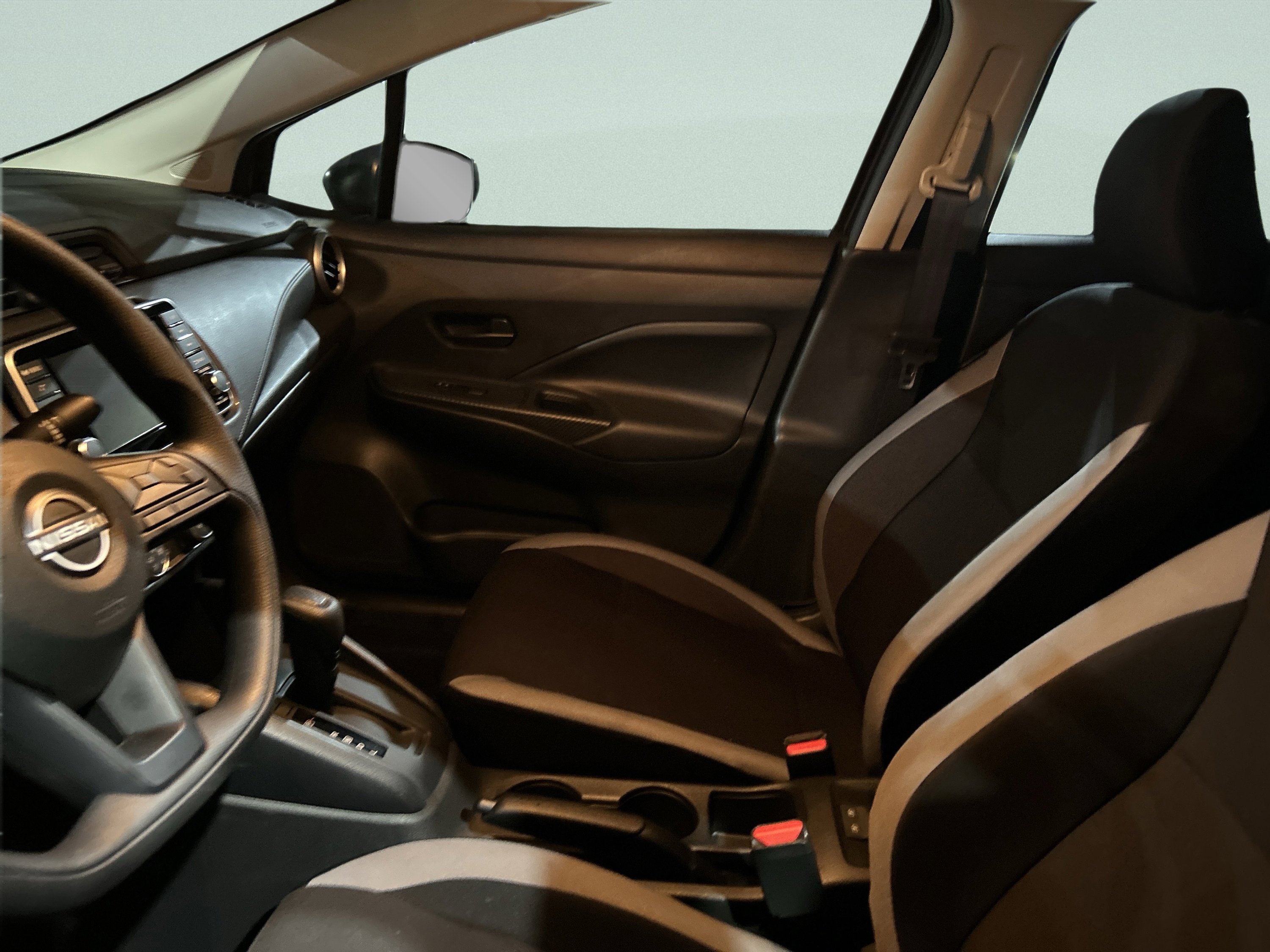 Used 2025 Nissan Versa S FWD image 8