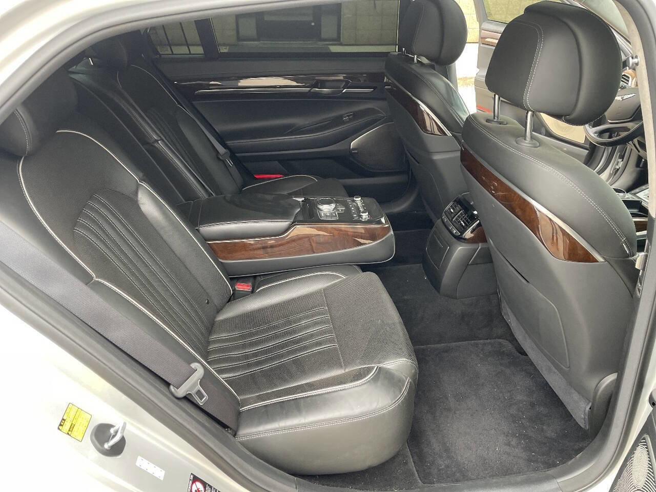 Used 2019 Genesis G90 3.3T Premium image 21