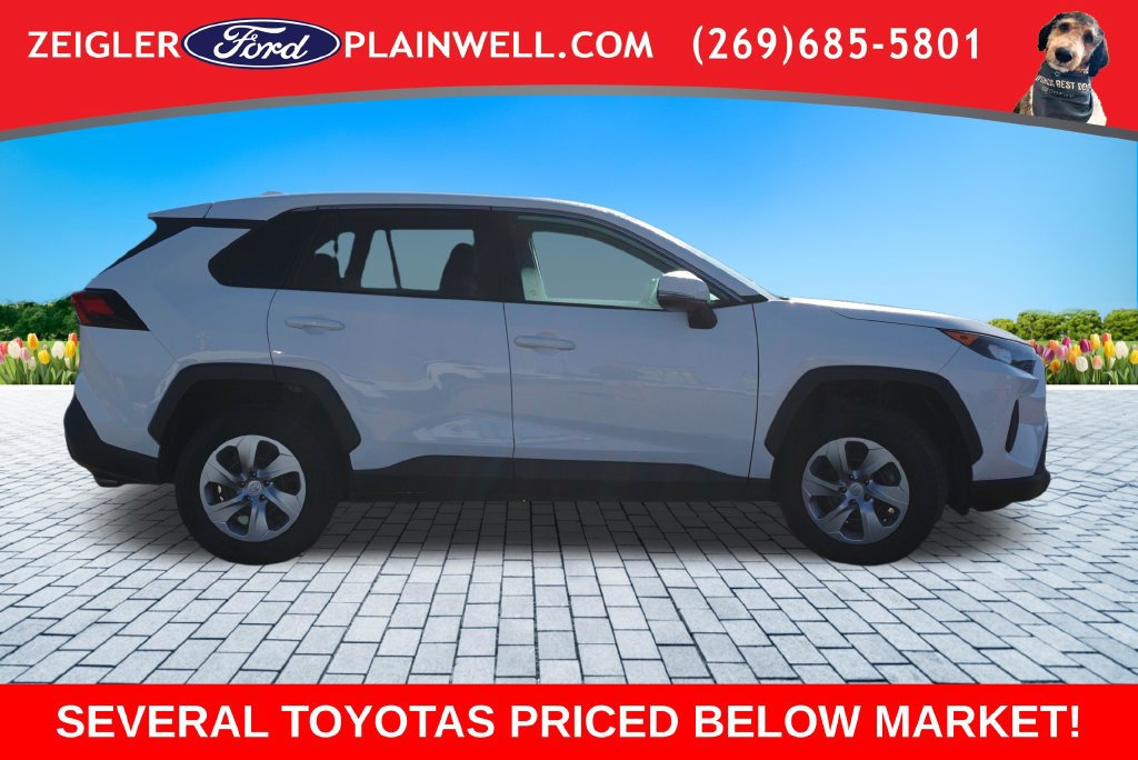Used 2022 Toyota RAV4 LE AWD/4WD image 6