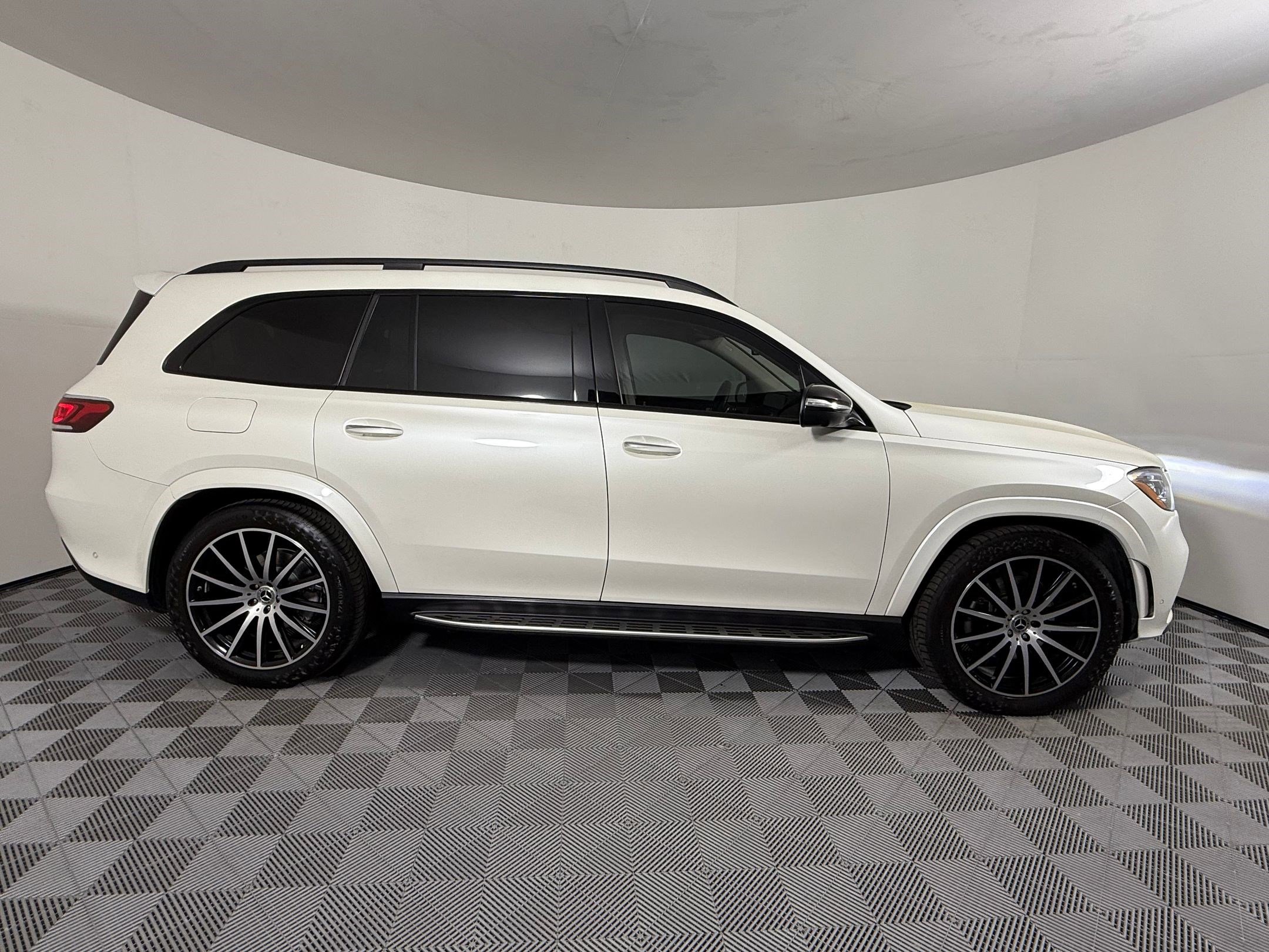 Used 2022 Mercedes-Benz GLS 450 4MATIC image 8