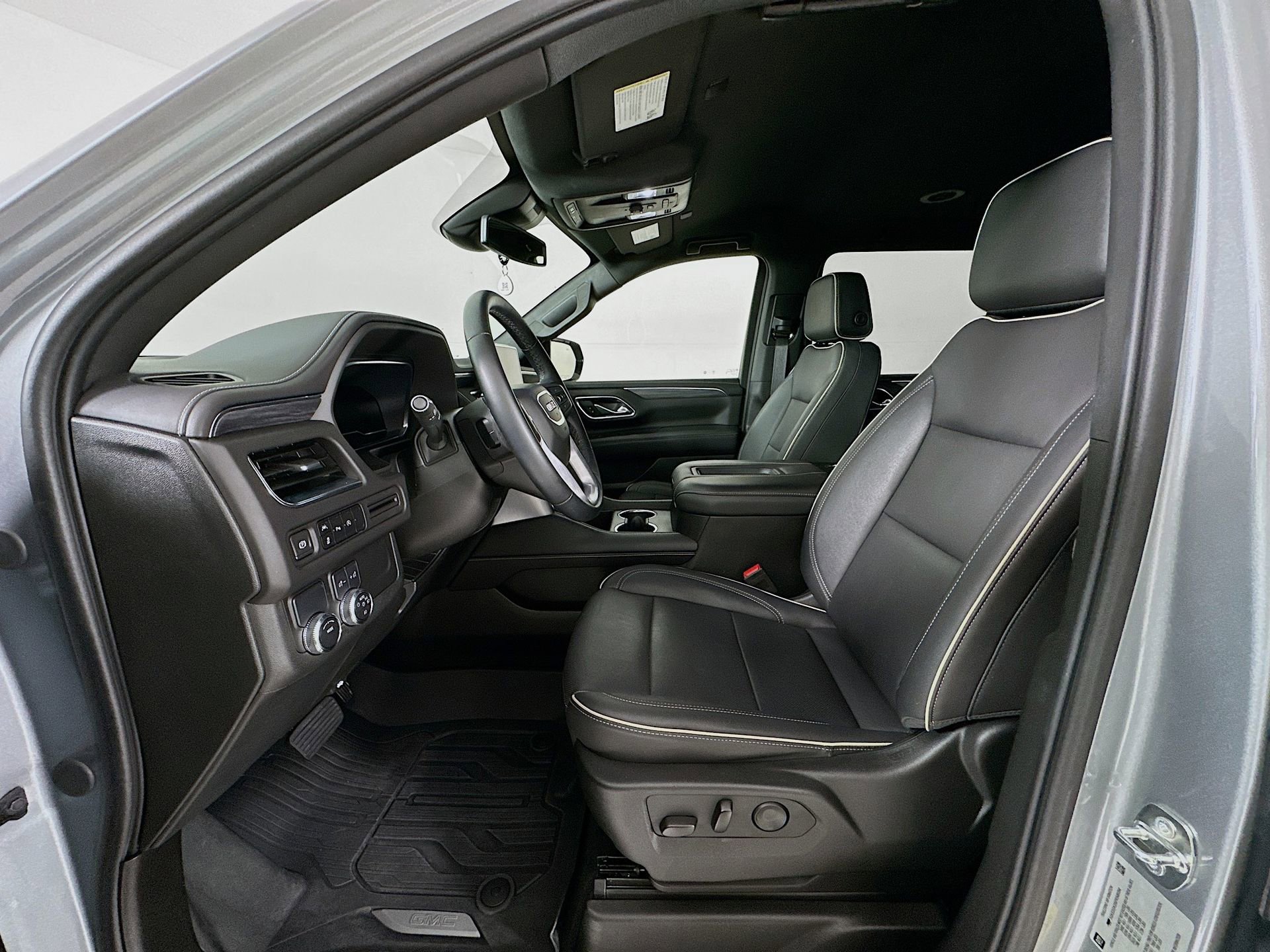 Used 2023 GMC Yukon XL SLT w/ LPO, Floor Liner Package image 23