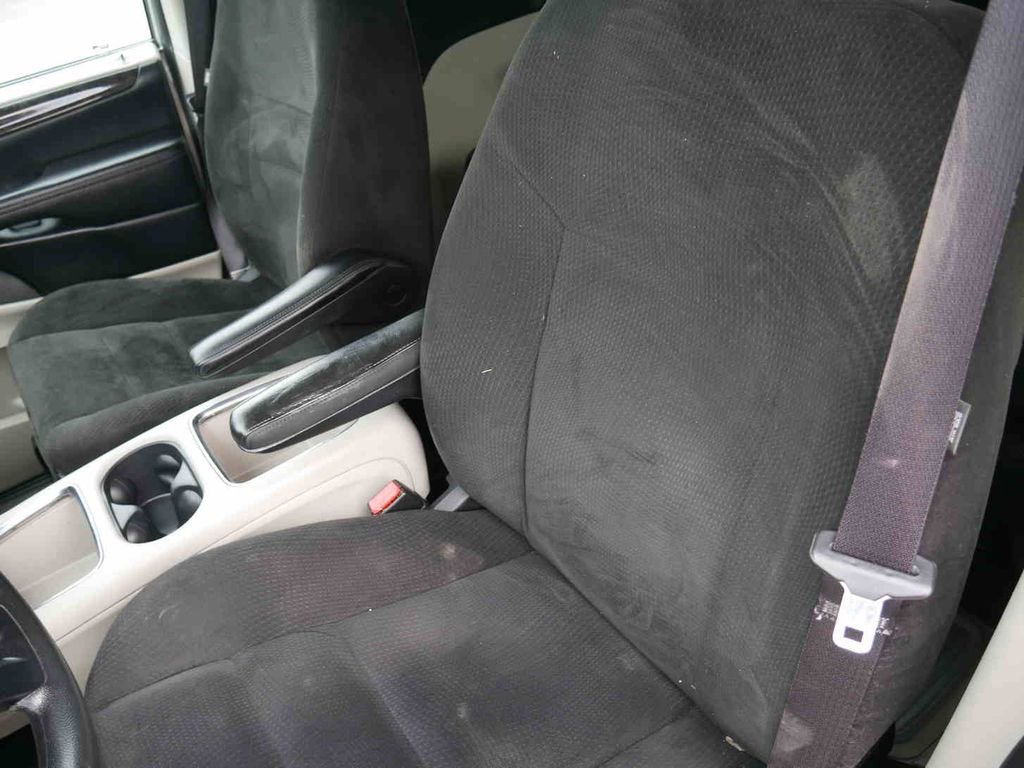 Used 2015 Dodge Grand Caravan SXT image 25