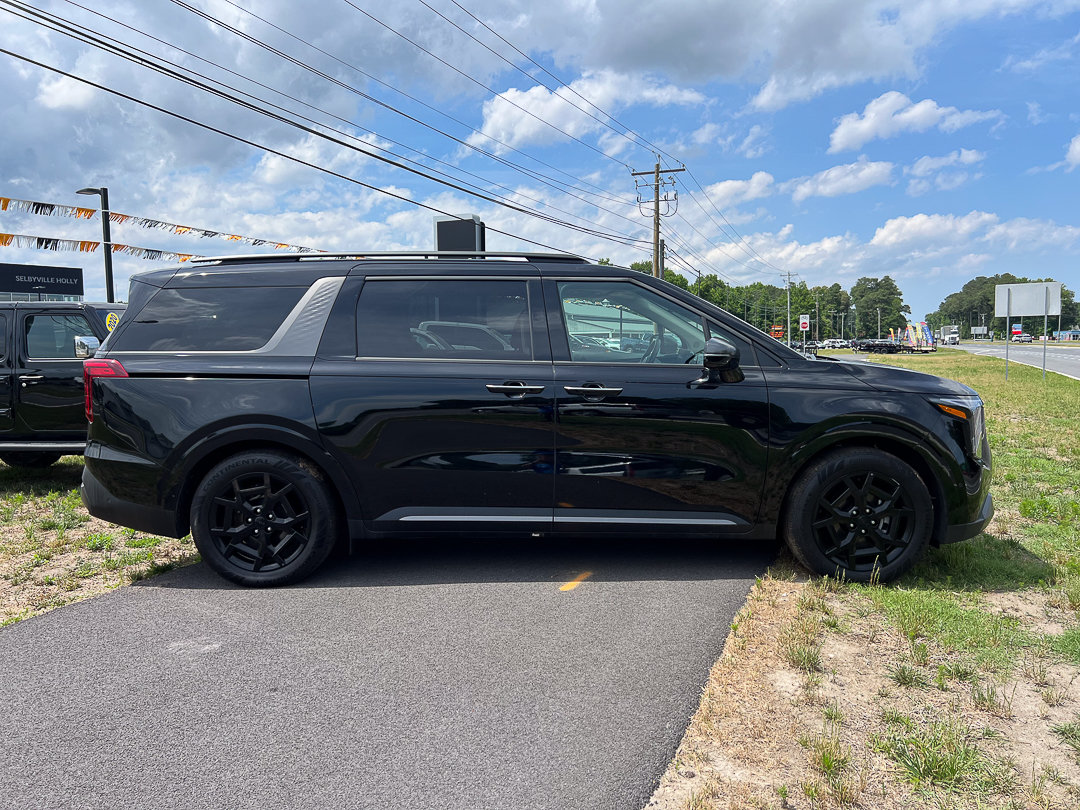 Used 2026 Kia Carnival SX w/ SX Dark Edition Package FWD image 12