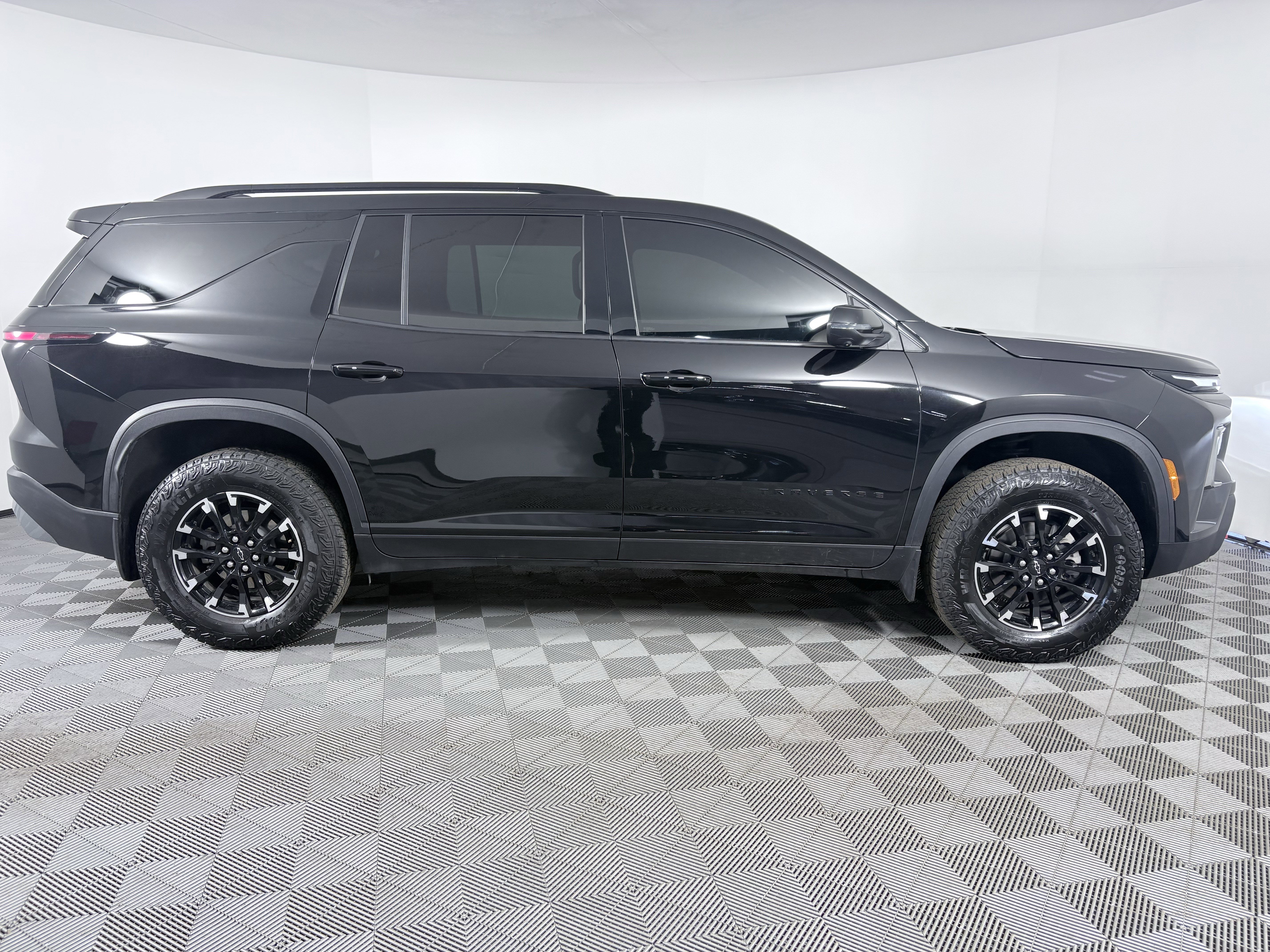 Used 2024 Chevrolet Traverse Z71 image 7