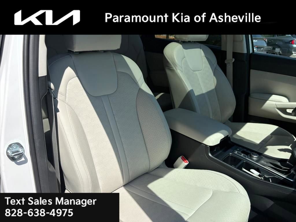 Certified 2025 Kia Sorento EX w/ Panoramic Sunroof Package AWD/4WD image 21