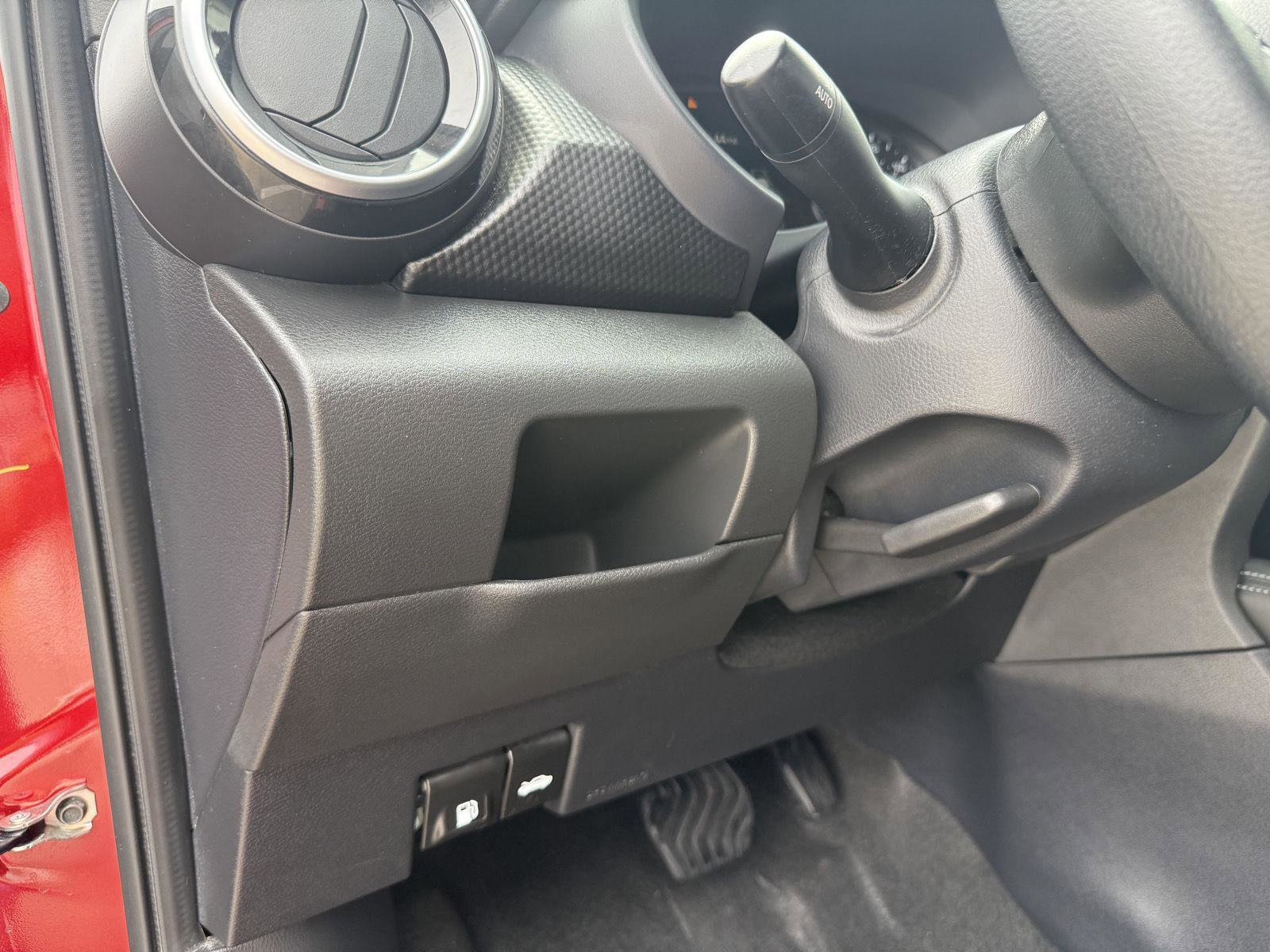 Used 2023 Nissan Kicks SV image 14