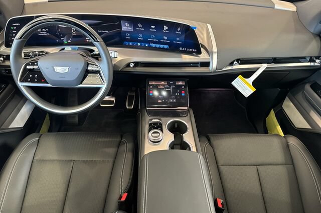 New 2027 Cadillac Vistiq Luxury w/ LPO, Floor Liner Package AWD/4WD image 13