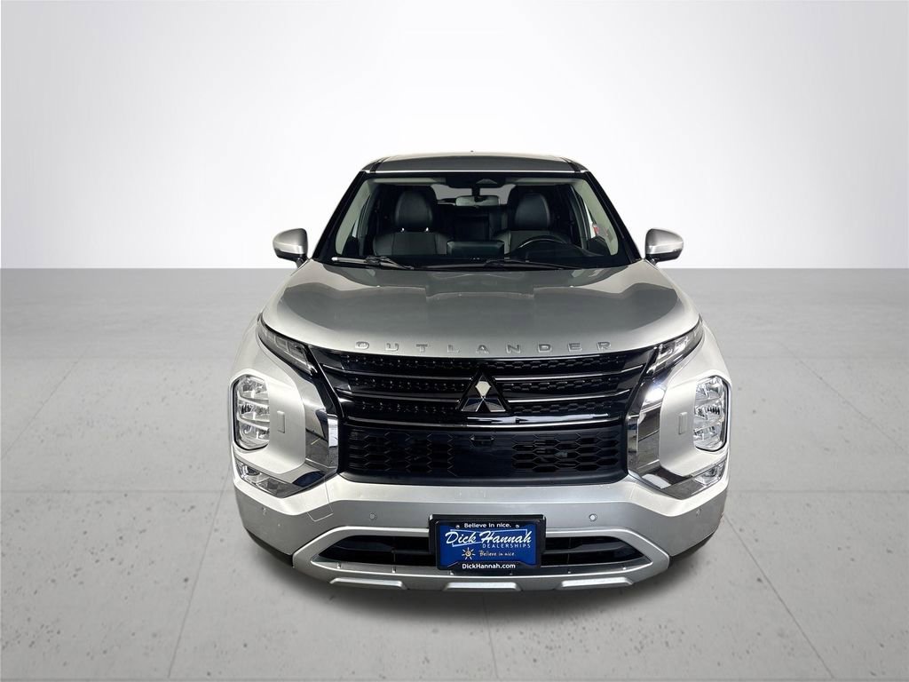 Used 2024 Mitsubishi Outlander SE image 3