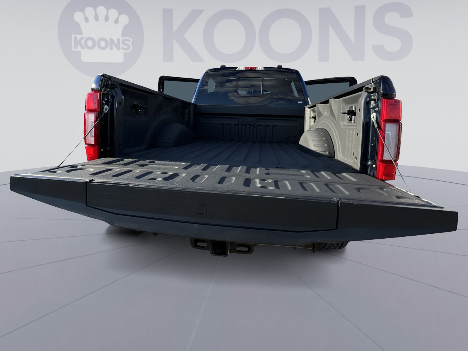 Used 2022 Ford F350 Lariat w/ Tremor Off-Road Package image 26