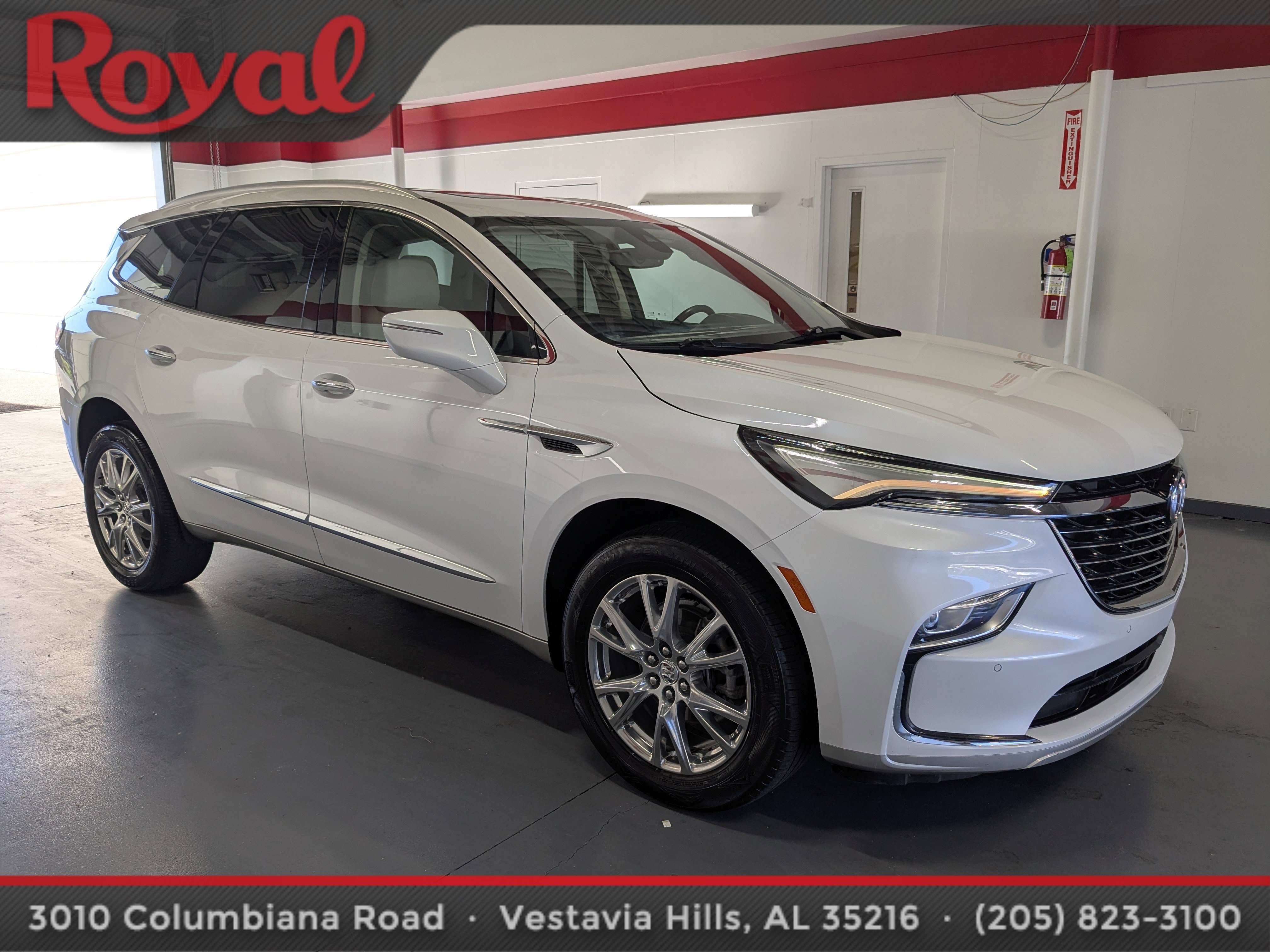 Used 2023 Buick Enclave Essence w/ Experience Buick Package image 5