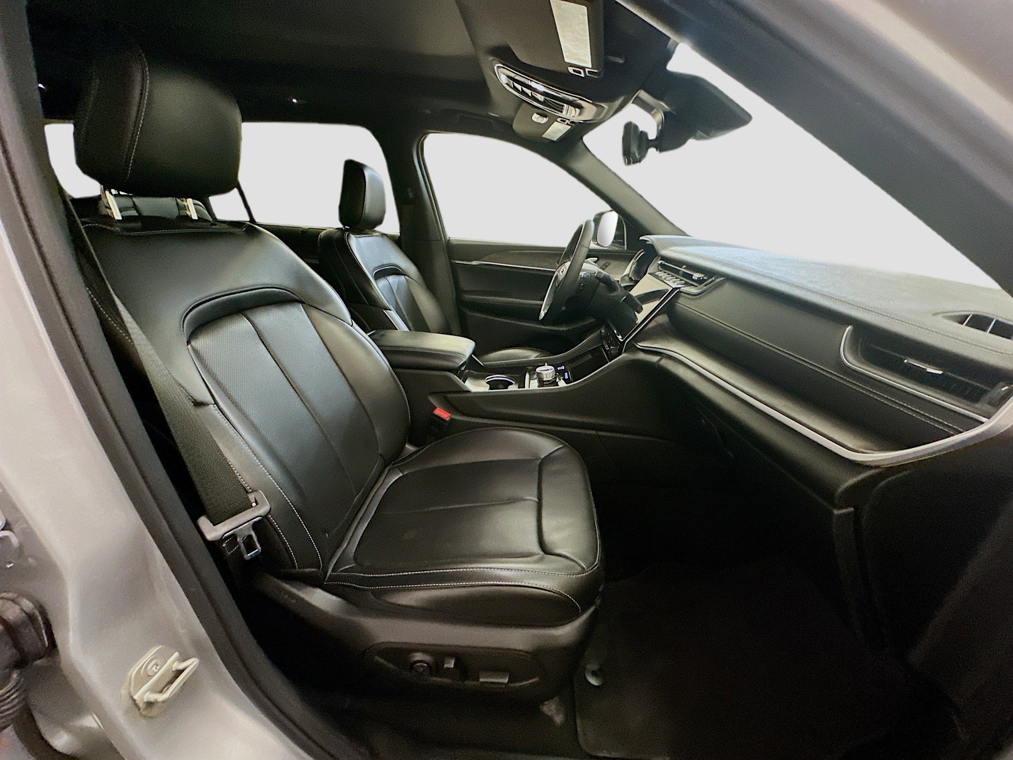 Used 2024 Jeep Grand Cherokee L Limited w/ Luxury Tech Group II image 35