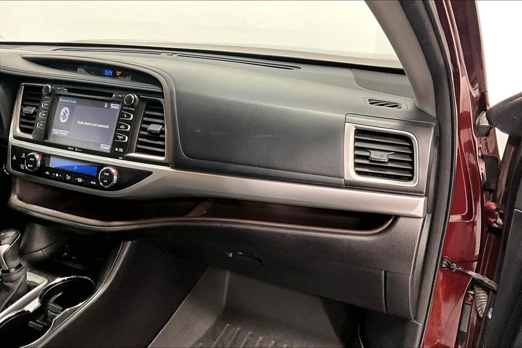Used 2015 Toyota Highlander XLE image 19