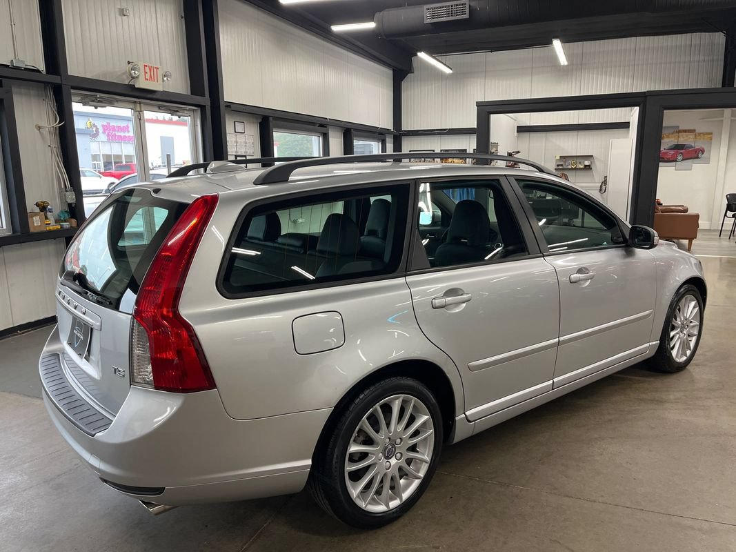 Used 2011 Volvo V50 T5 w/ Preferred Pkg FWD image 18