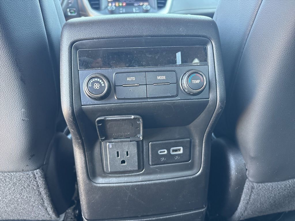 Used 2023 GMC Acadia SLT image 27