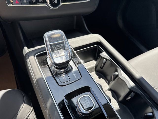 New 2025 Volvo XC90 T8 Plus w/ Protection Package Premier image 24