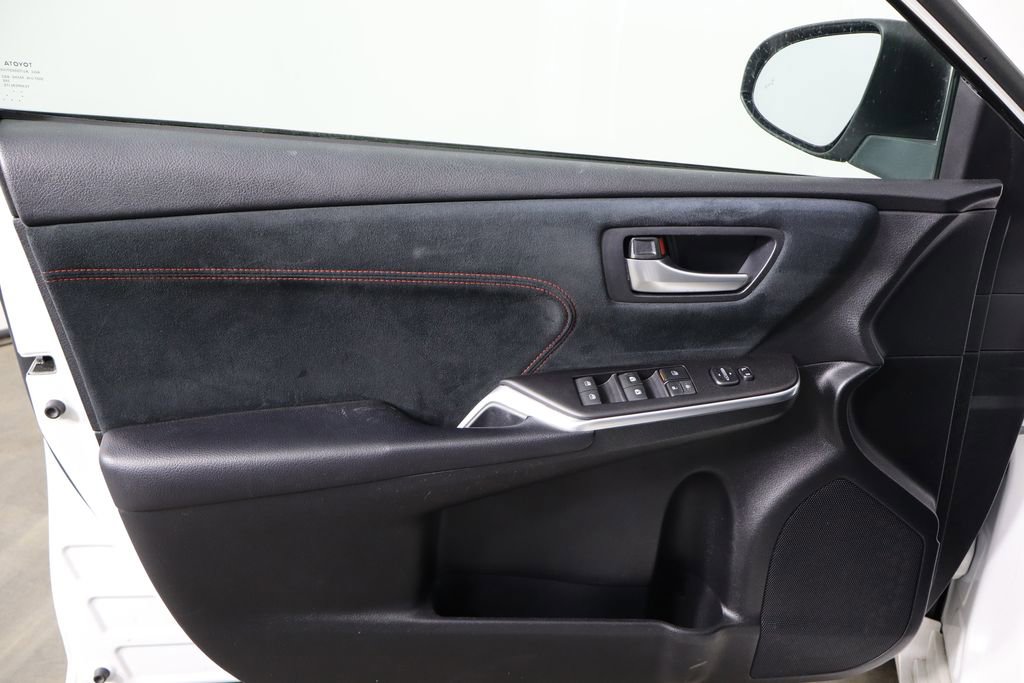 Used 2017 Toyota Camry XSE w/ Moonroof Package image 19